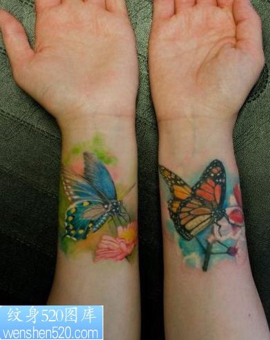 点击大图看下一张：手腕彩色蝴蝶纹身图案图案