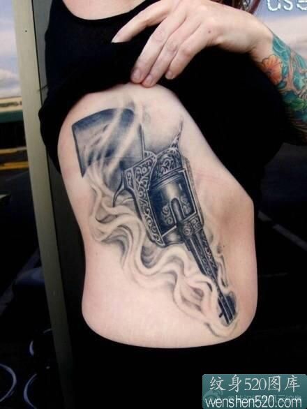 点击大图看下一张:一组美女腰部性感迷人的纹身套图图2