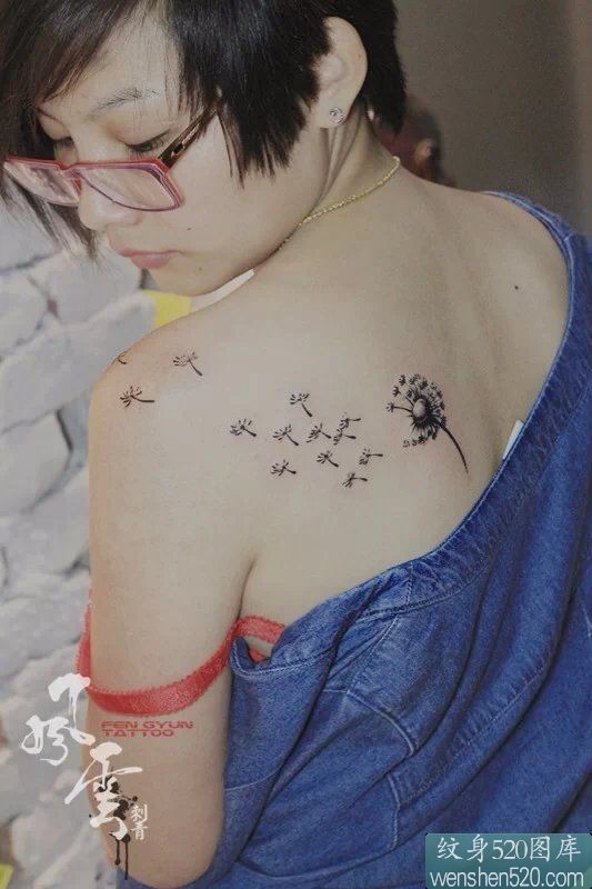 点击大图看下一张:8张唯美漂亮的蒲公英刺青图案图8