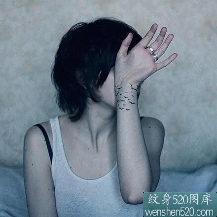 点击大图看下一张：一组短发美女刺青套图，短发专属韵味图9