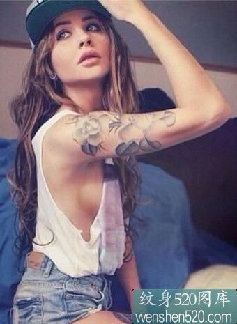 点击大图看下一张:性感美女手臂纹身套图,纹身520推荐图3
