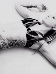 9张性感美女纹身图案，挑战你的心跳