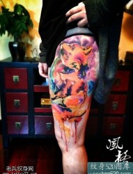 女性腿部狐狸纹身图案
