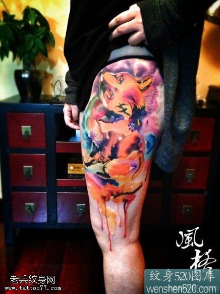 点击大图看下一张：女性腿部狐狸纹身图案