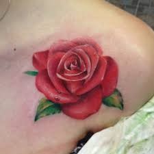 点击大图看下一张：肩部妖艳的爱情表达者玫瑰纹身图3