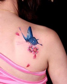 点击大图看下一张：女生肩部漂亮的蝴蝶纹身图4