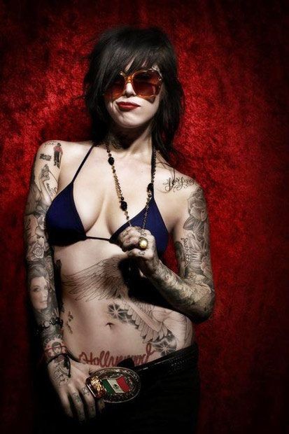 点击大图看下一张：性感女神的花臂纹身图2