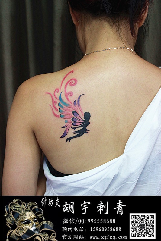 点击大图看下一张：女性肩膀上的精灵纹身