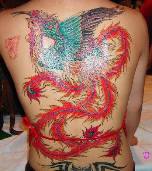 点击大图看下一张：满背漂亮的凤凰纹身