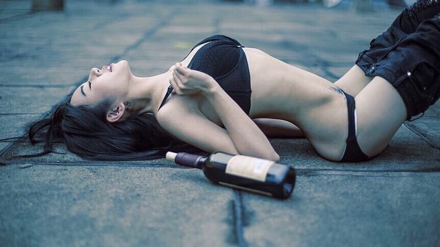 点击大图看下一张:性感神秘的美女腹部纹身图16