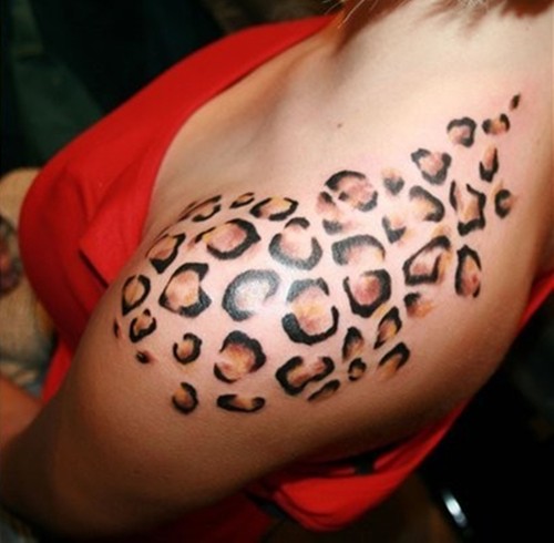 点击大图看下一张：热情洋溢的豹纹纹身图3