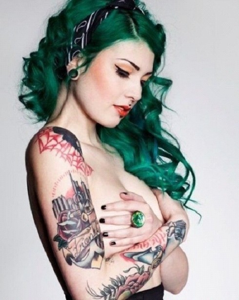 点击大图看下一张:妖娆女性美纹身图6