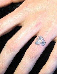 手指钻石彩色刺青