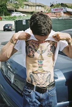 点击大图看下一张：肌肉男胸膛艺术肖像纹身图片