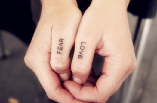 点击大图看下一张：男人手指独特爱情英文LOVE时尚刺青
