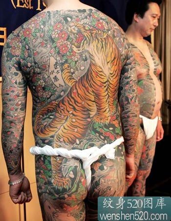 点击大图看下一张：日本风格满背猛虎纹身