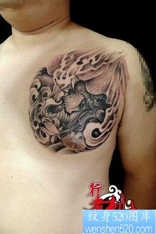 点击大图看下一张：男生胸前超酷的唐狮子纹身图片