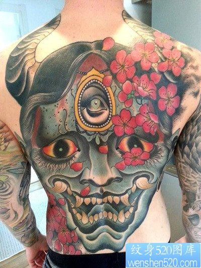 点击大图看下一张：男生后背超帅很酷的满背般若纹身图片