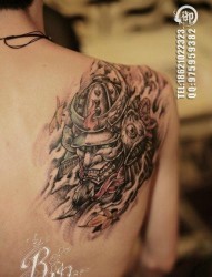 男性肩背很酷的般若武士纹身图片