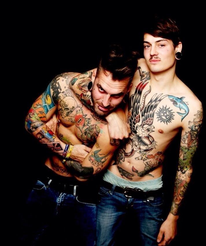 点击大图看下一张：欧美纹身男士的帅气写真
