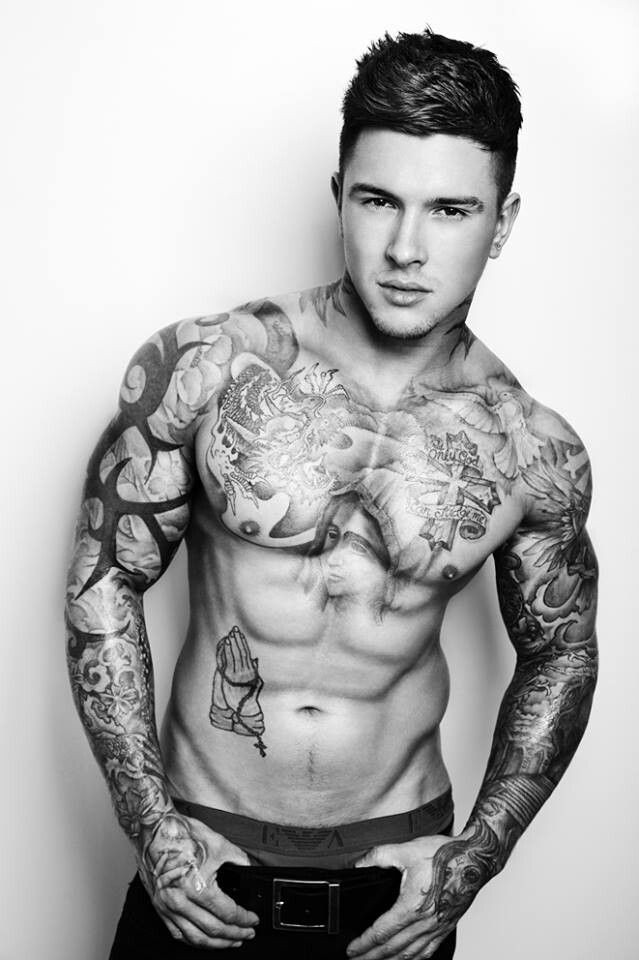 点击大图看下一张：欧美纹身男士的帅气写真图5