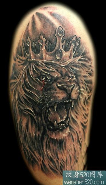 点击大图看下一张：一款适合有个性的人纹的狮王发怒纹身图