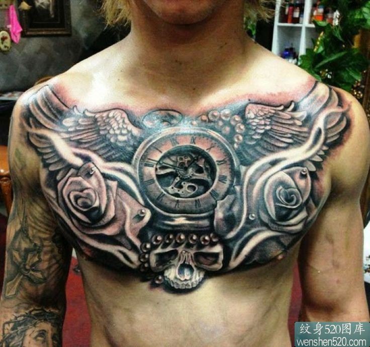 点击大图看下一张：一款非常适合男生的胸部霸气时钟纹身