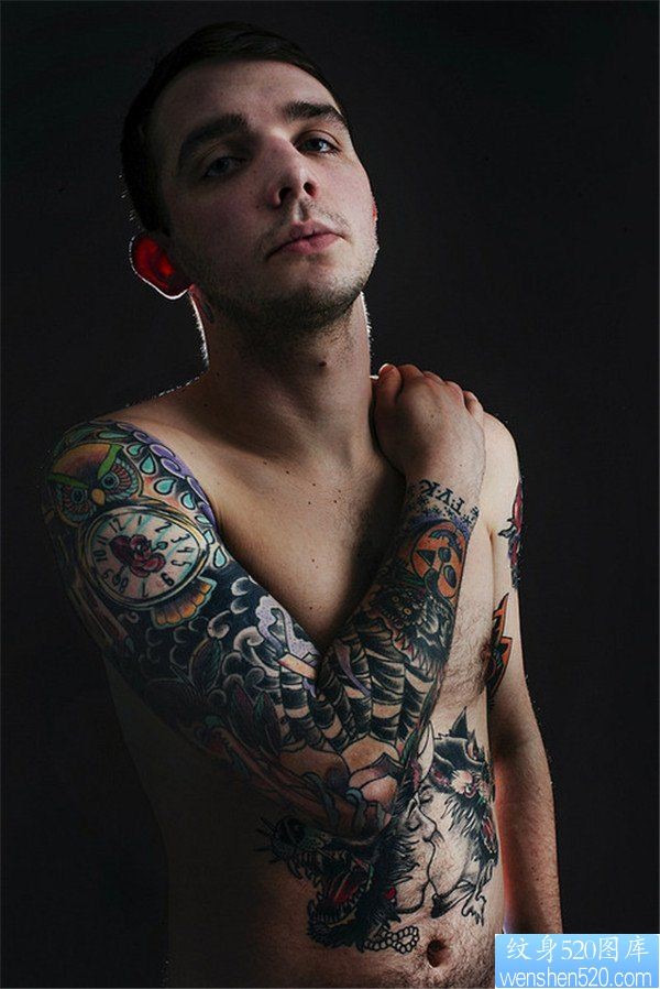 点击大图看下一张：个性男人花臂纹身图案