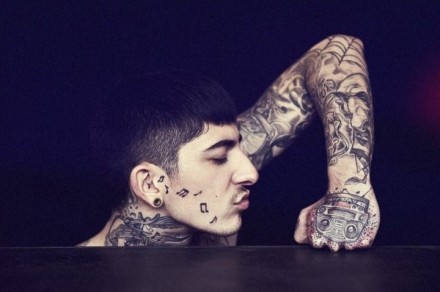 点击大图看下一张:欧美时尚男性个性纹身图7