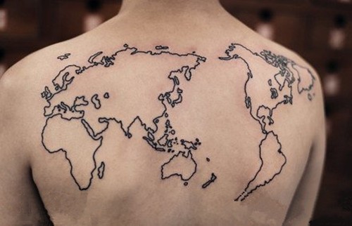 点击大图看下一张：潮男背部个性的地图纹身