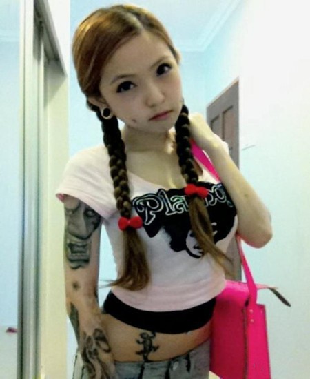 点击大图看下一张：可爱、火辣、性感的美女刺青师Kinki