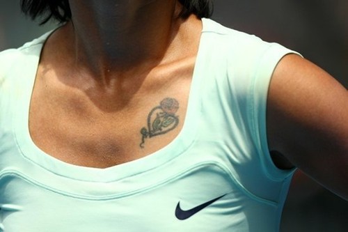 点击大图看下一张：网坛球星李娜胸前性感纹身图3