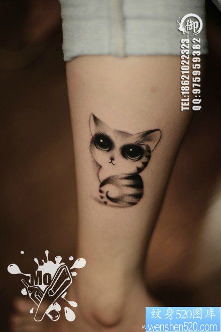 点击大图看下一张：女孩子腿部可爱小巧的猫咪纹身图片