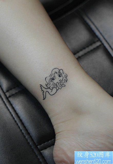 点击大图看下一张：女人小腿可爱时尚的美人鱼纹身图片