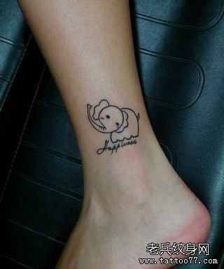 点击大图看下一张：女生脚踝处可爱的小象纹身图案
