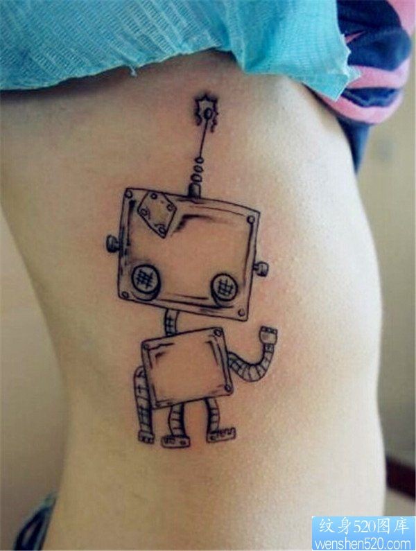 点击大图看下一张：一幅女生腰部小机器人纹身