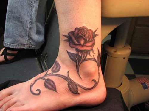 点击大图看下一张：脚踝部漂亮的玫瑰纹身图3