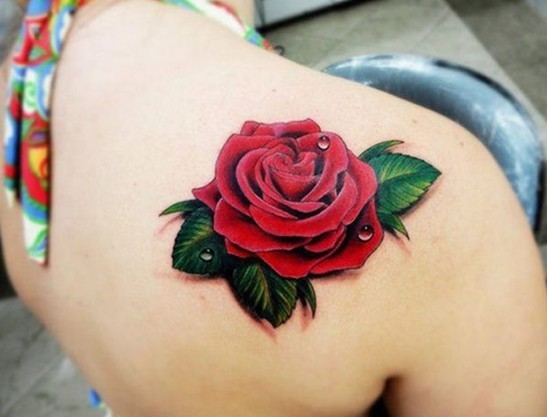 点击大图看下一张：肩部一朵妖艳的玫瑰纹身