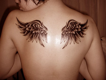 点击大图看下一张：女生背部好看的小翅膀纹身图2