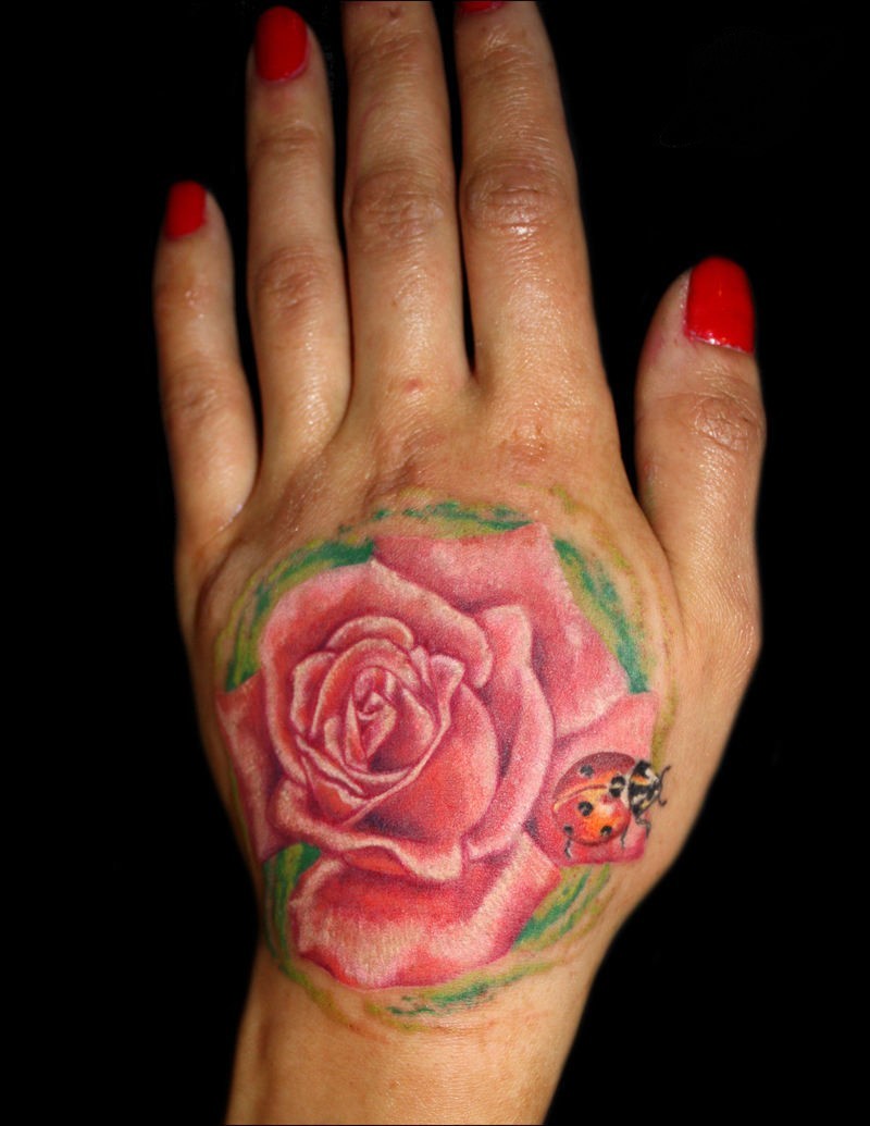 点击大图看下一张：手臂漂亮绚丽的玫瑰纹身图3