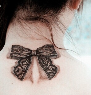 点击大图看下一张：清新唯美的蝴蝶结纹身