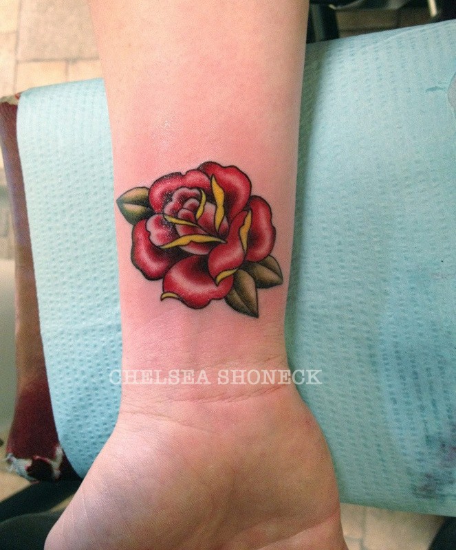 点击大图看下一张:手腕漂亮唯美的玫瑰纹身图5