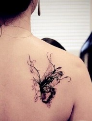 女生喜爱的蝴蝶纹身