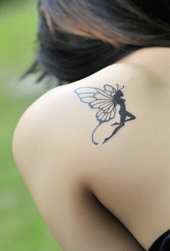 点击大图看下一张：女生喜爱的蝴蝶纹身图4
