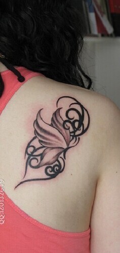 点击大图看下一张：女生喜爱的蝴蝶纹身图5