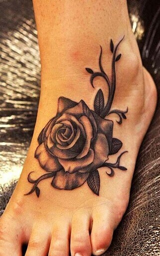点击大图看下一张：脚背漂亮好看的玫瑰纹身图2