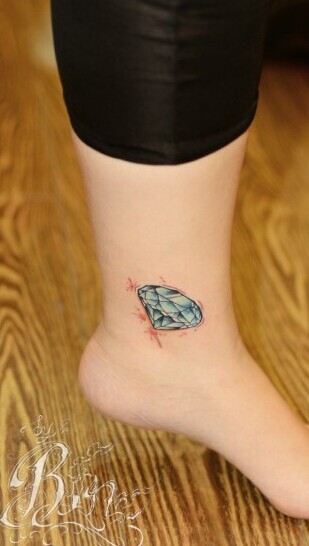点击大图看下一张：脚踝超级闪亮的钻石纹身图3
