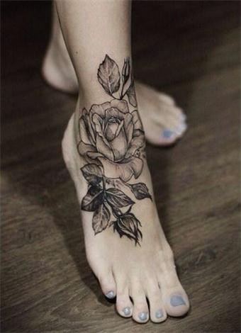 点击大图看下一张：在脚背上纹上自己喜爱的花朵图3