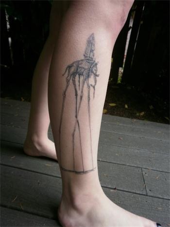 点击大图看下一张：腿部个性的大象纹身图3