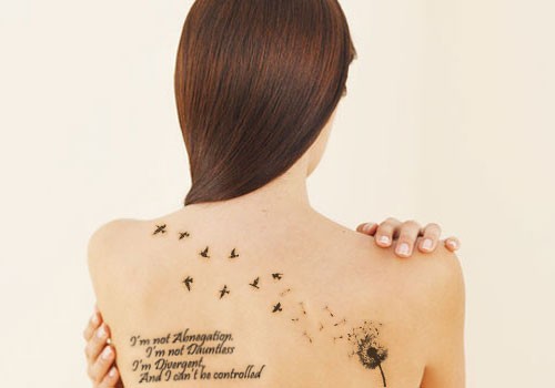 点击大图看下一张：女生肩部唯美的蒲公英刺青图2